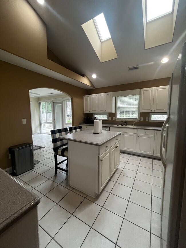 Photo - 3 bedroom 3 bath with Fenced in Yard in Ta...