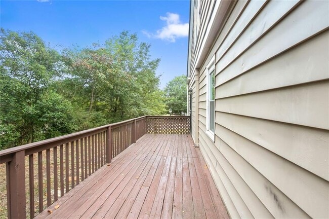 Photo - 2992 Memorial Dr SE