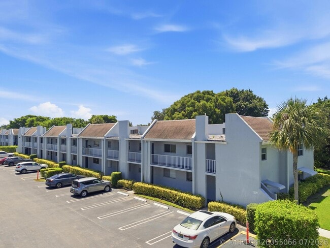 Building Photo - 2960 SW 22nd Ave Unit 8120