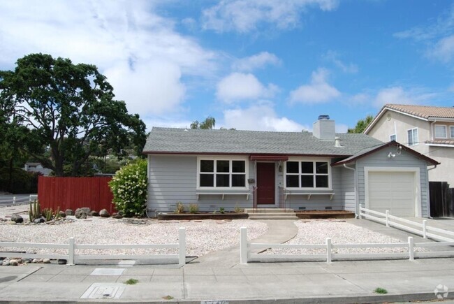 Building Photo - Two Bed One Bath Single Family Home in Bel...