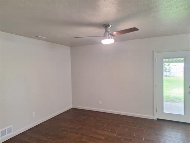 Photo - 209 Heather Dr