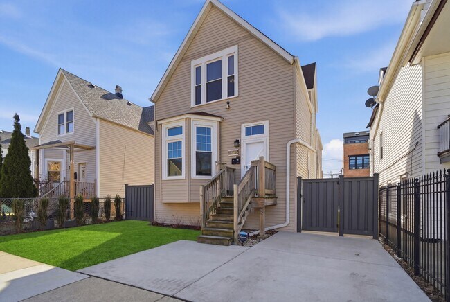 Photo - 3645 W McLean Ave Unidad 2