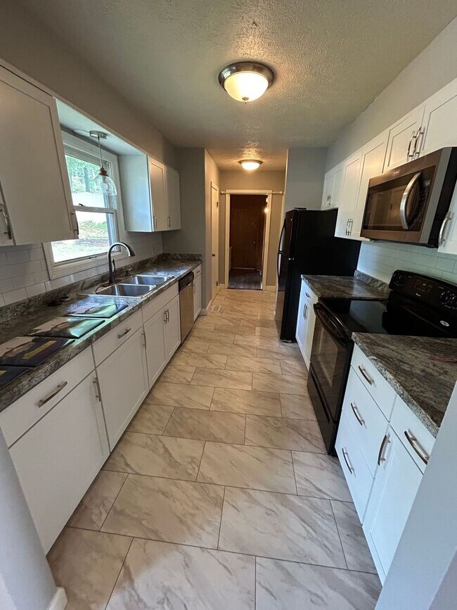 706 Greenbriar Dr