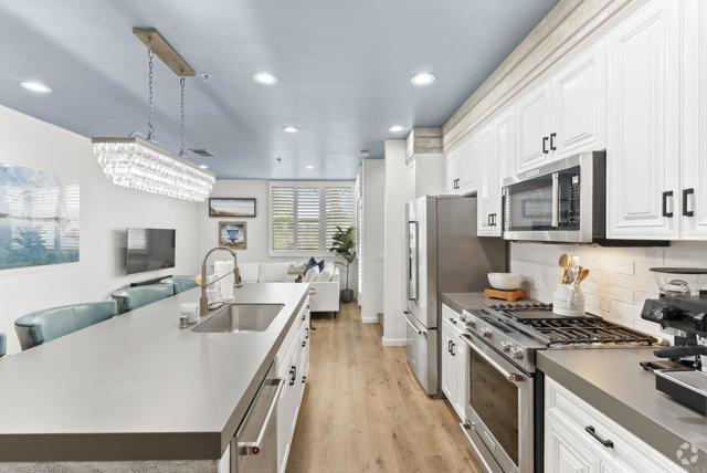 Building Photo - 687 S Coast Hwy 101 Unit 216 Rental
