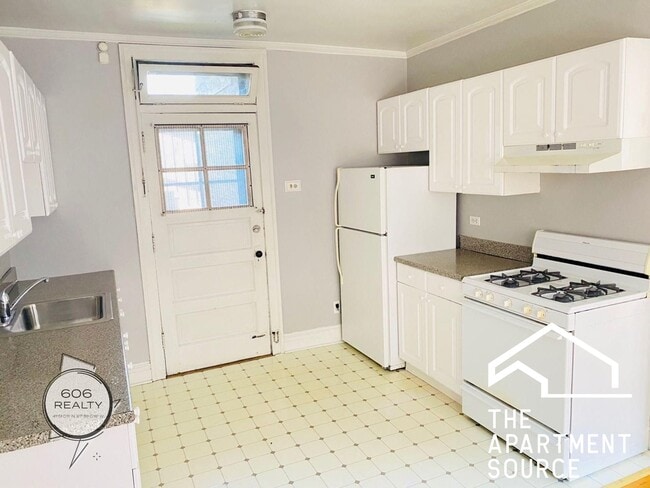 Building Photo - 1335 W Carmen Ave Unit 3A