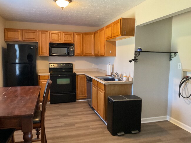 Photo - 220 Larchwood Dr