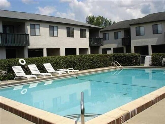 Building Photo - 1321 Airport Dr Unit 1321 Airport Drive F7