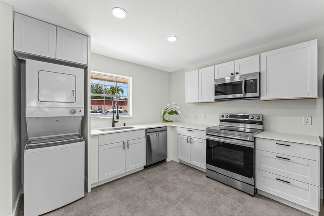 Photo - 711 Laconia Cir Unit B