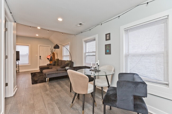 Photo - 1702 S Morgan St Unidad 2R