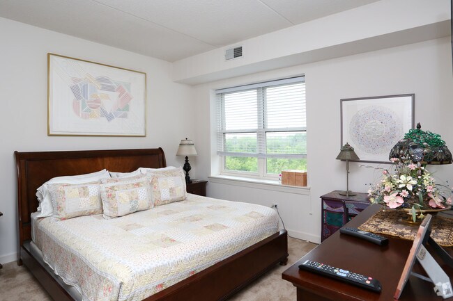 2BR, 2BA - Master Bedroom