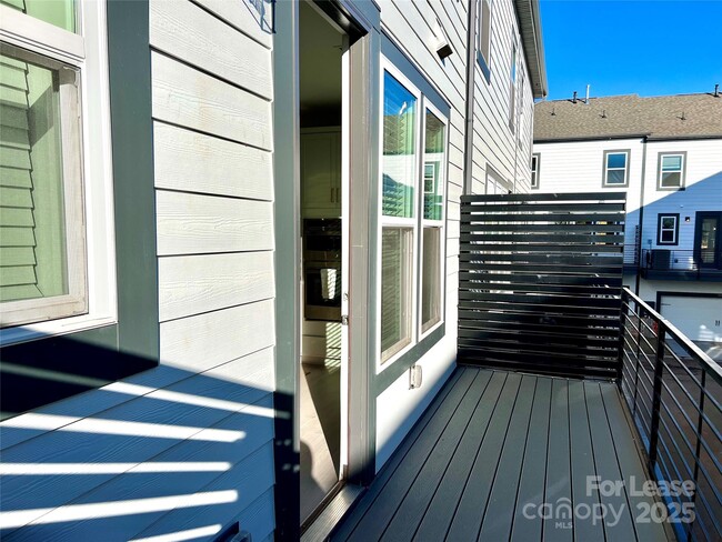 Photo - 912 Mary Max Dr