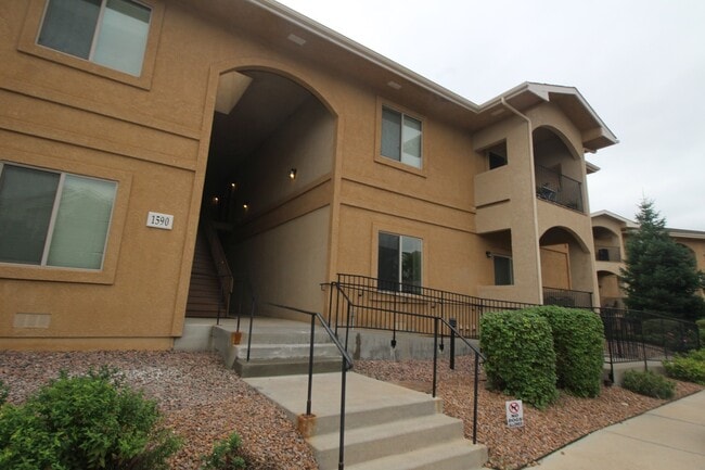 Building Photo - Coming soon! Nice Three Bedroom Condo in Bear Creek!