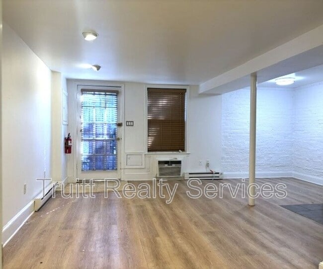 711 14th St SE Unit B