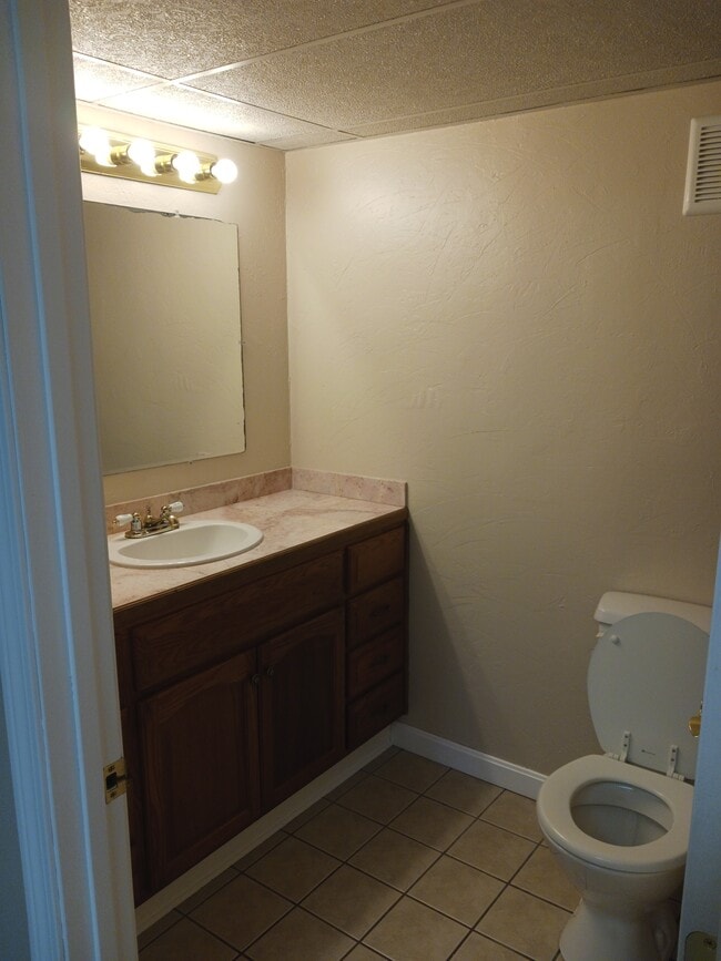 Photo - 150 Estelle Dr Unit B