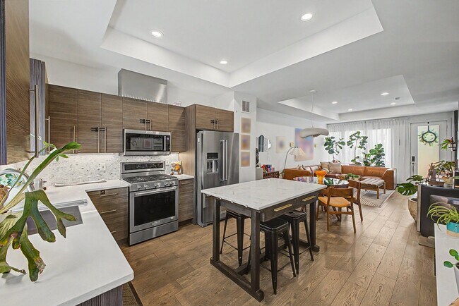 Photo - 2824 W Parkside Pl