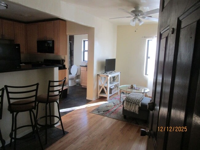 Photo - 2001 Gold Ave SE Unidad #17