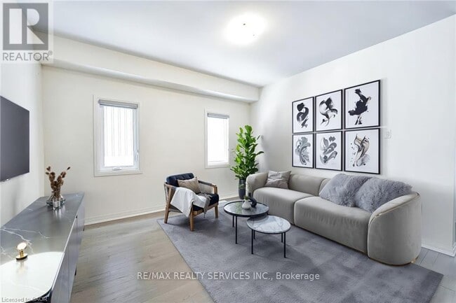 Photo - 201 Dingman St