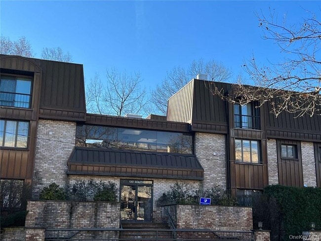 Photo - 130 S Middle Neck Rd Unit 2