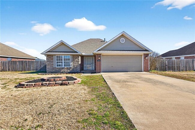 Photo - 1562 Hutchinson St