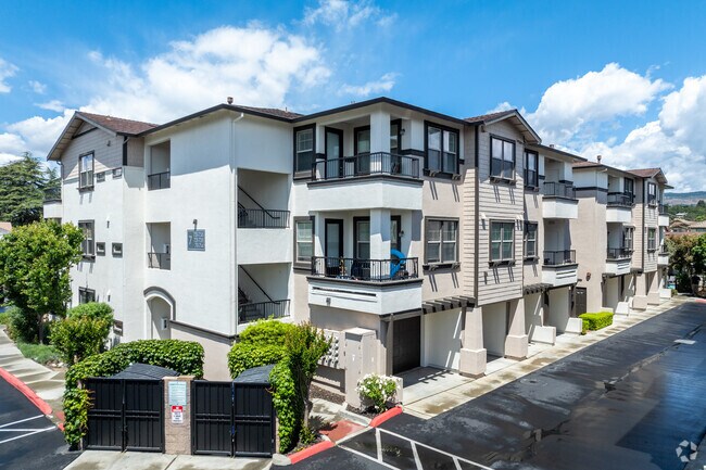 Photo - Alexander Crossing