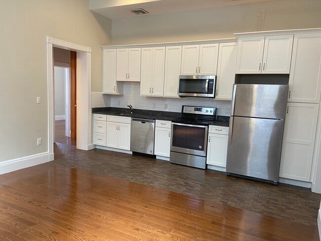 Building Photo - 9 Mt Vernon St Unit A