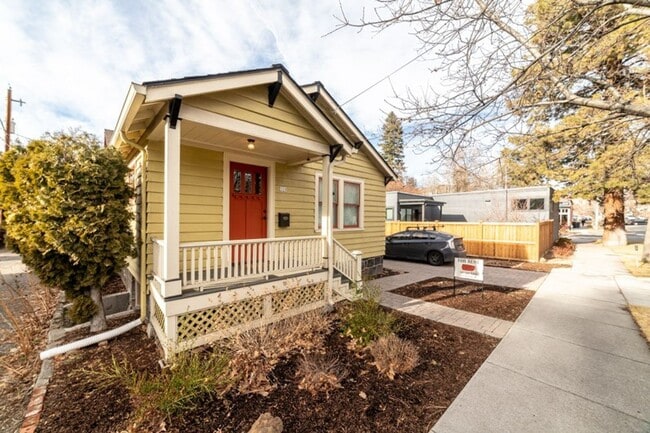 Building Photo - Beautiful Gem in the heart of Downtown! 2 ... Rental