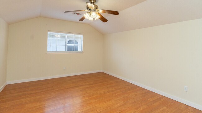 Photo - 16123 Cairngorm Ave