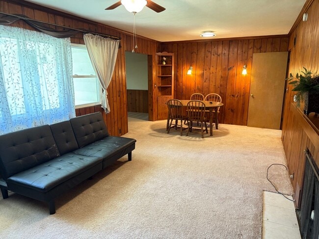 Photo - Charming 2 BR house in quiet Normal neighborhood