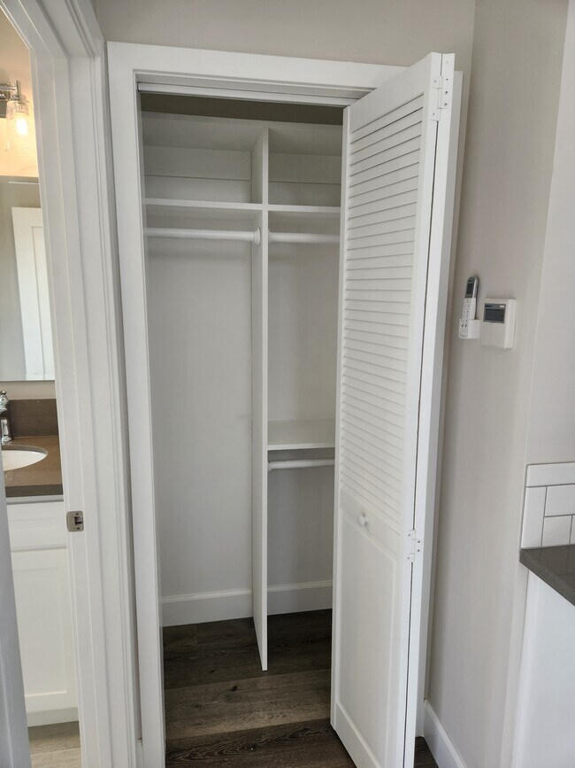 Photo - 4546 Wortser Ave