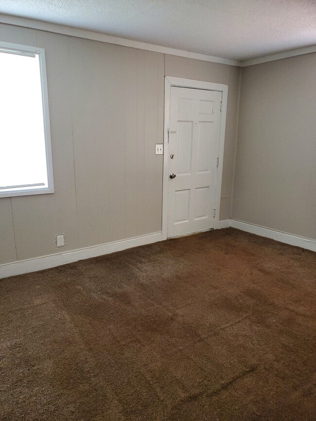 Photo - 2233 2nd St S
