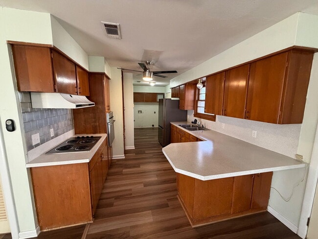 Photo - 2824 55th St