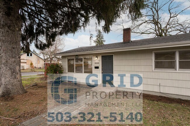 Building Photo - 3 Bedroom Home - Large Corner Lot - SE Por...