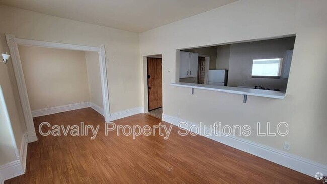 Building Photo - 529-531 W 4th St Unit 529  02, Available: April 1st Rental