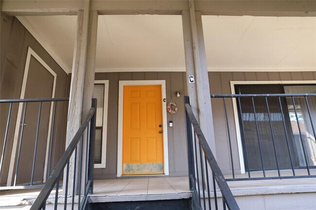 Photo - 8619 Putnam Dr Unit C