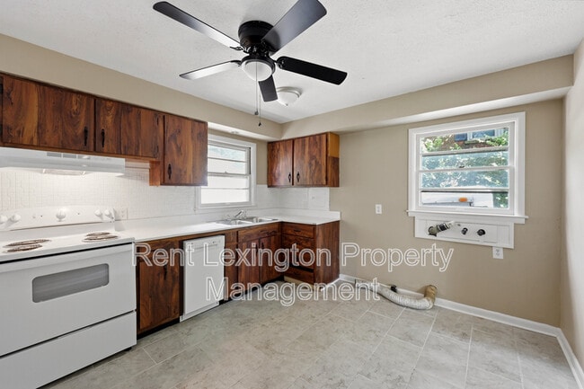 Photo - 141 Zandale Dr