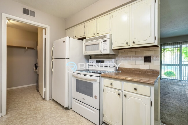 Photo - 2260 Sunderland Rd