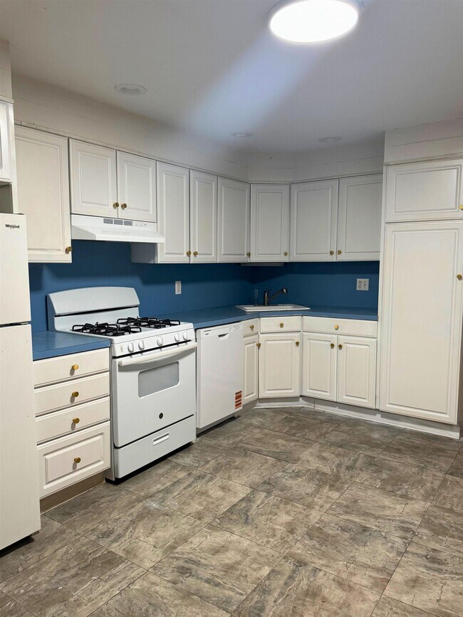 Photo - 186 Avenue C