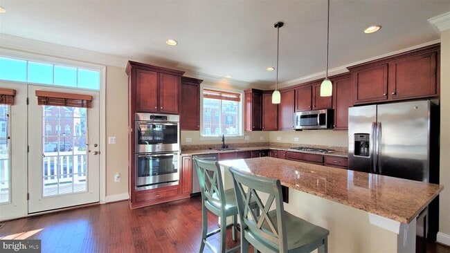 Photo - 10607 School St