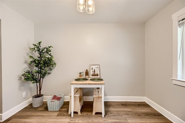 Photo - 6108 Calmar Cove