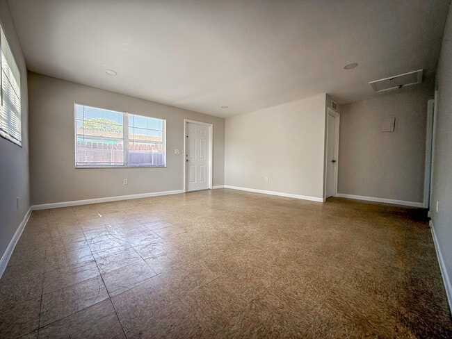 Building Photo - 3455 Hi St