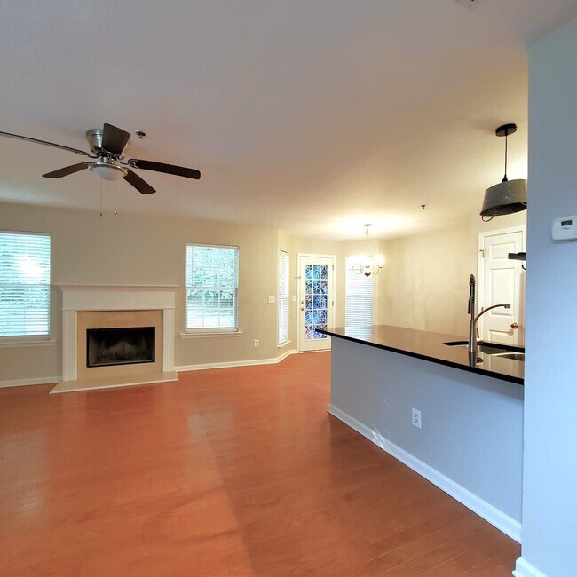 Photo - 300 Cottonwood Creek Cir