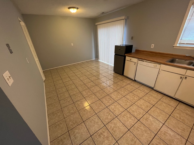 Photo - 112 Carriage Pl Unit Apt 2