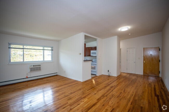 1BR, 1BA, - 760SF - Wildwood - Living Room