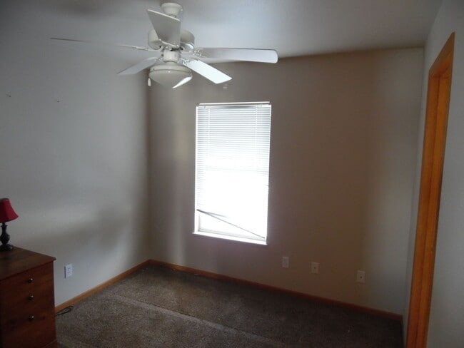 Photo - 647 Mitchell St