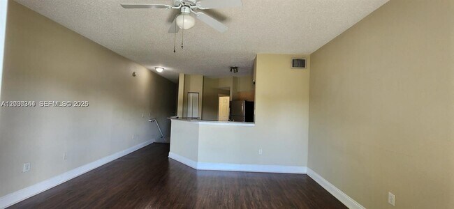 Photo - 280 Crestwood Cir Unidad 204 + GARAGE