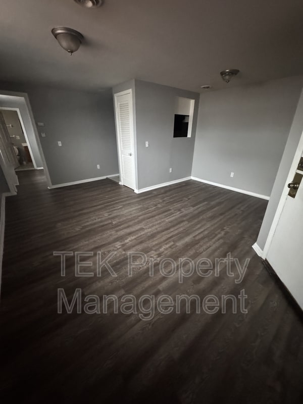 Photo - 205 Lake Ave