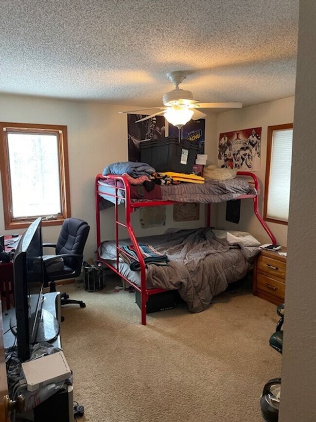 Photo - Spacious 3 bedroom in quiet country setting.