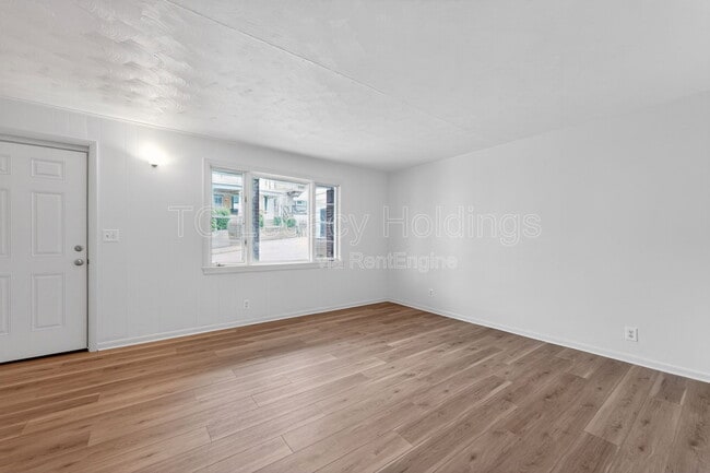 Photo - 321 Clark St