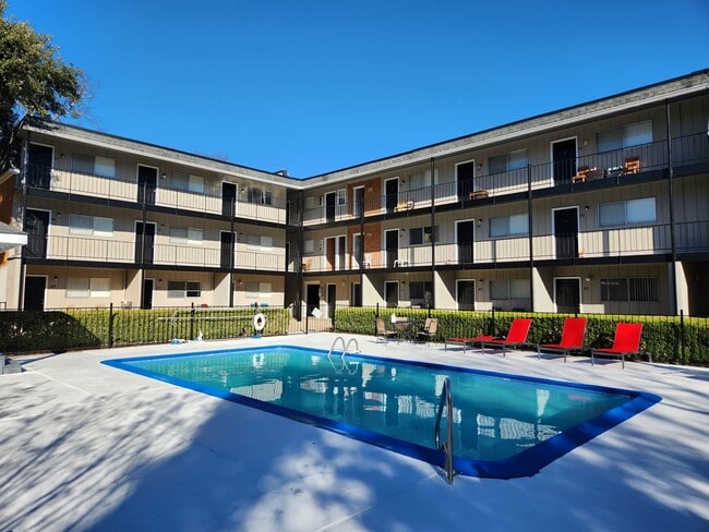 Heritage Place - Uptown Apartments