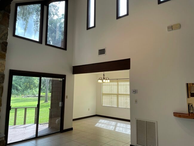 Photo - 1375 Cameron Ave